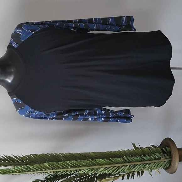 American Eagle Outfitters Other - American Eagle Athletic fit black raglan tee with blue camo 3/4 sleeves